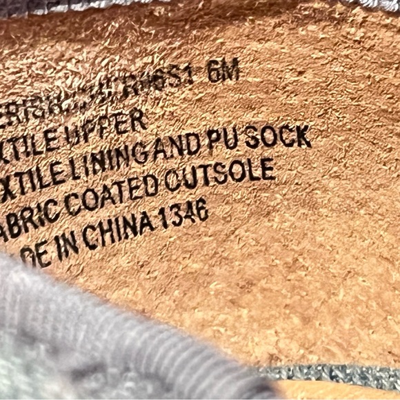 Steve Madden- Denim Ballet Flat Inspired Block Heel Pump. Size: 6 - Picture 9 of 9